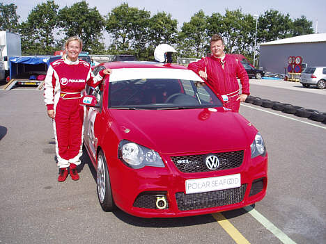 Pia Bach (t.v.) og Roland Poulsen får i weekenden deres debut i Volkswagen Polo Cup på Padborg Park.